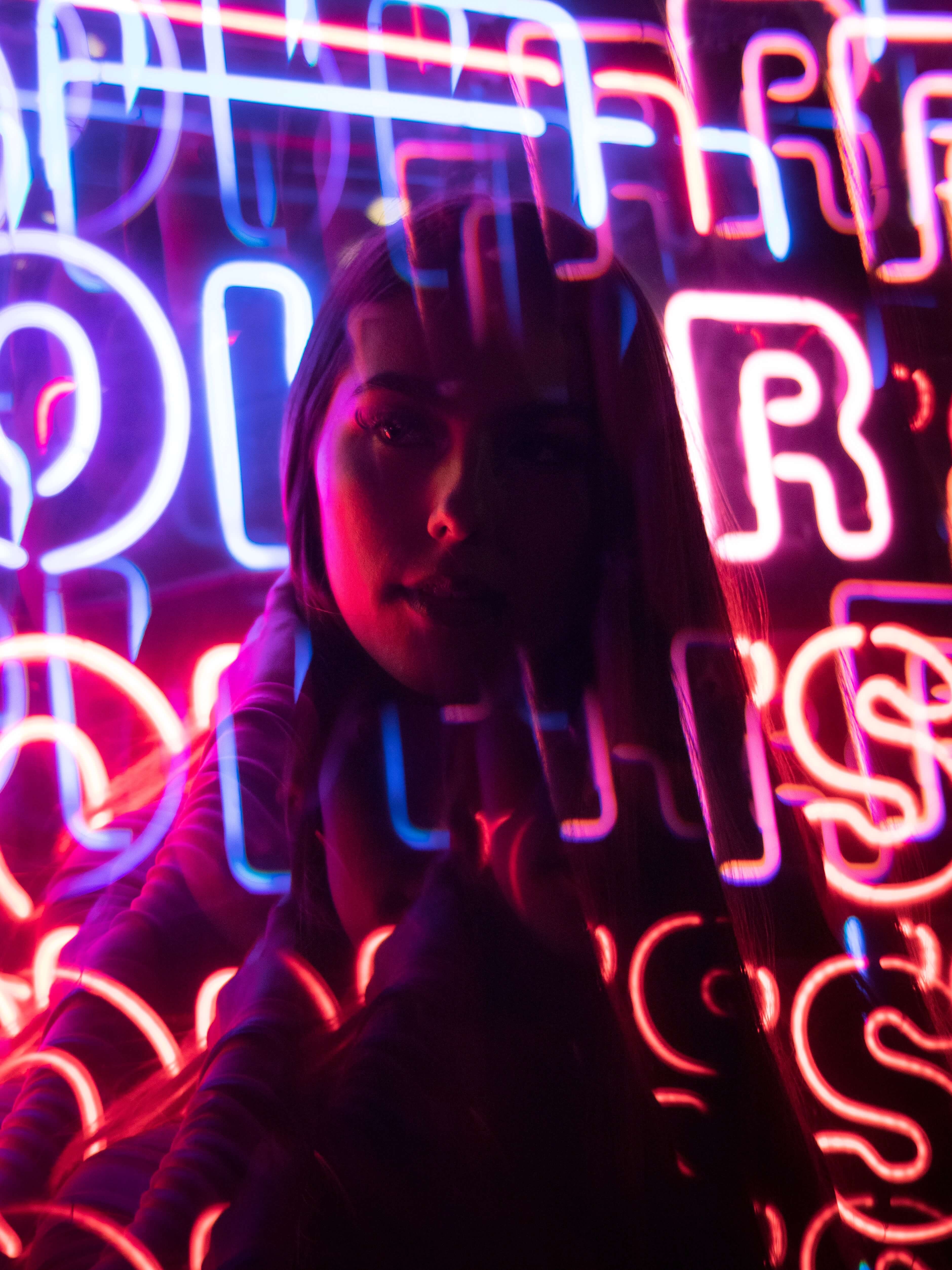 ONE Neon Screenshot